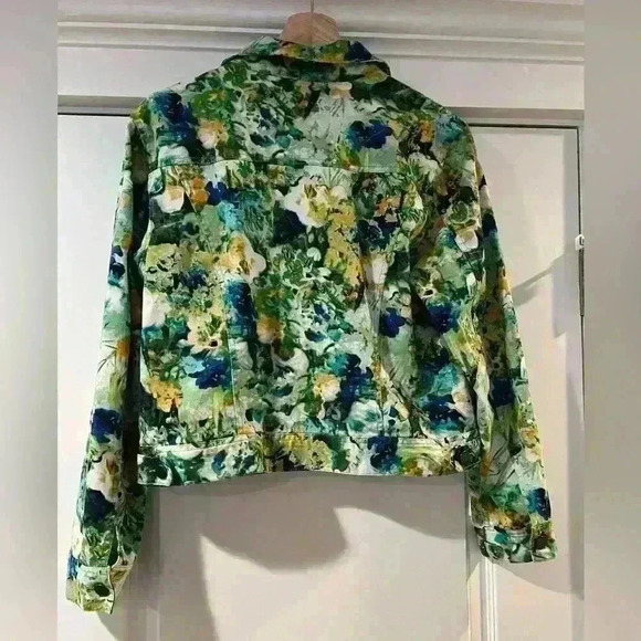 ✨Chadwick’s Petite medium denim jacket - Picture 2 of 8